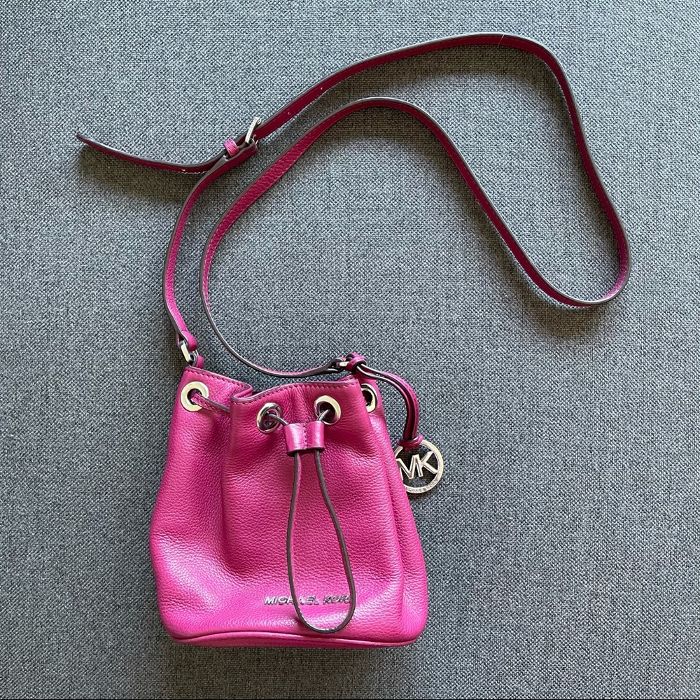 Michael kors pink fuchsia bucket purse crossbody